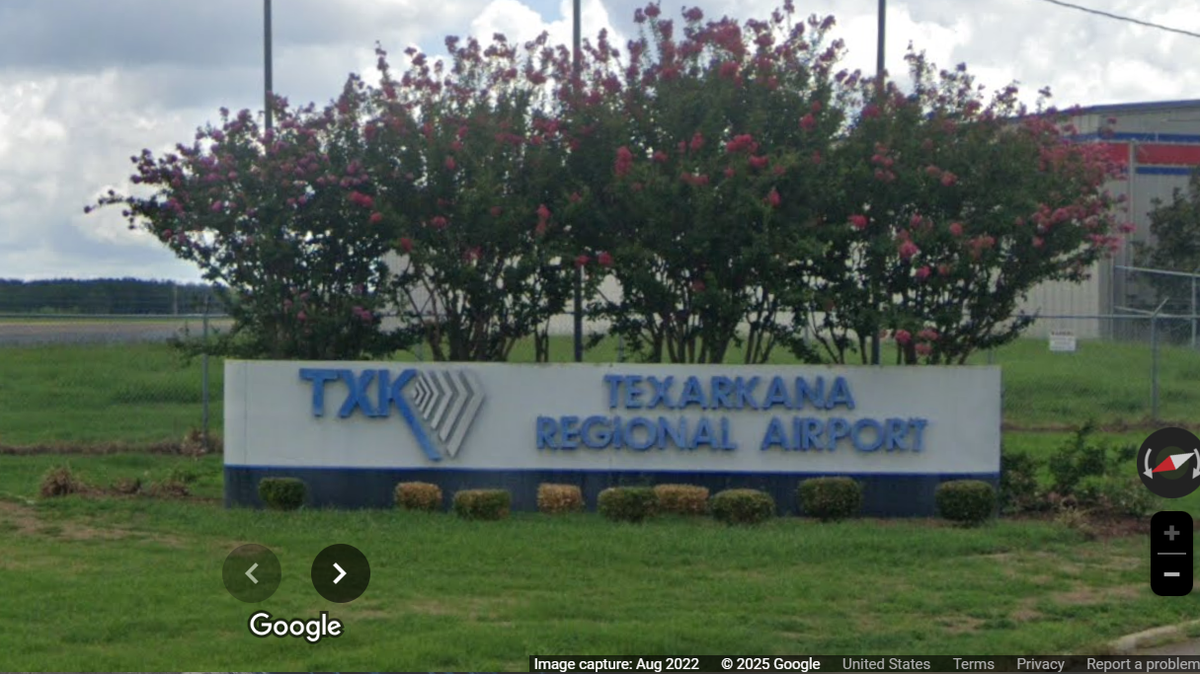 A teenager was arrested after police say he went to an airport with guns and demanded a plane in Arkansas.