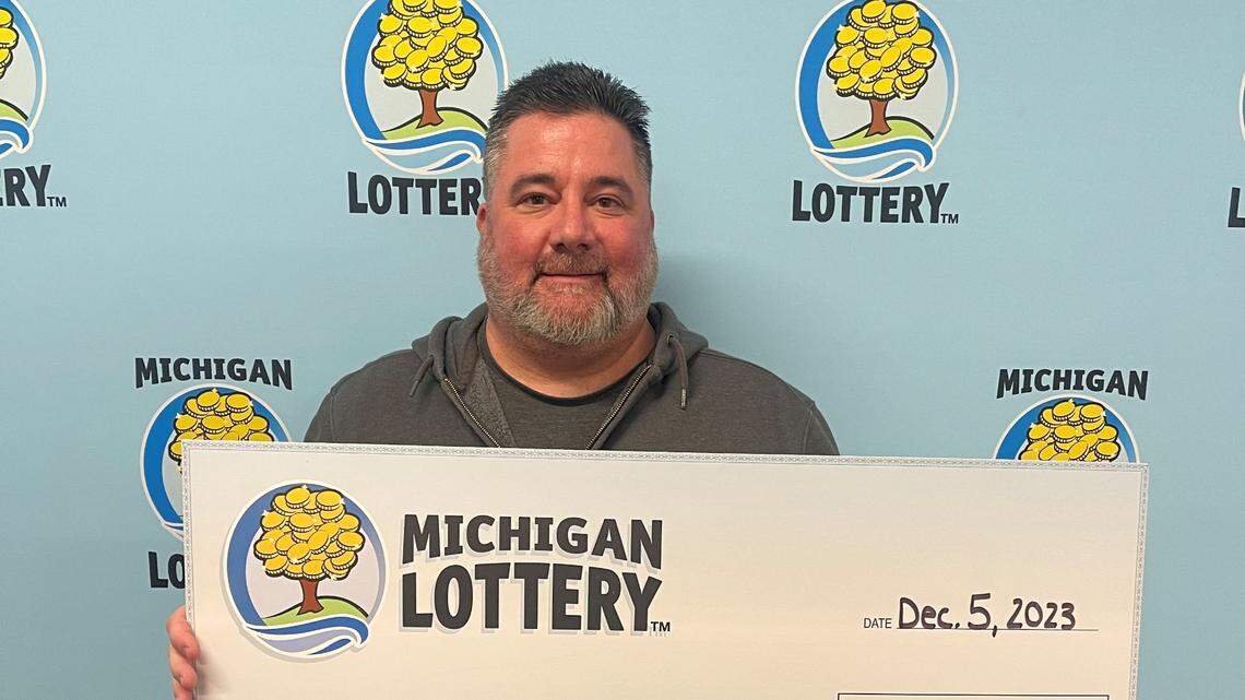 Rodd Cunningham won a $160,405 prize playing the Jackpot Slots Fast Cash lottery game.