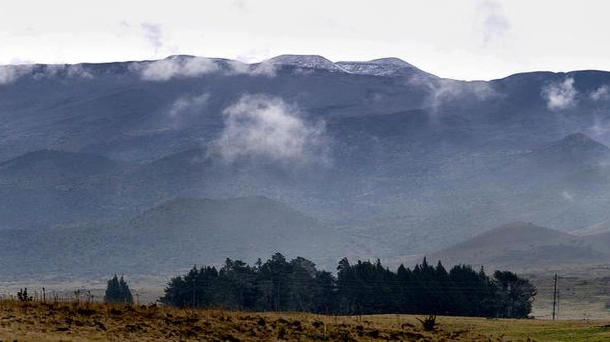 
This Tuesday, Dec. 23, 2014 photo shows a dusting of snow on Mauna Kea on the Big Island of Hawaii. 

