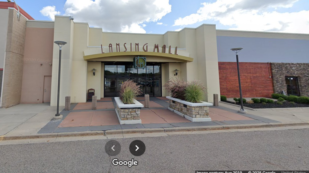 False reports of an active shooter caused hundreds of people to panic and run out of the Lansing Mall in Waverly, Michigan, authorities said.