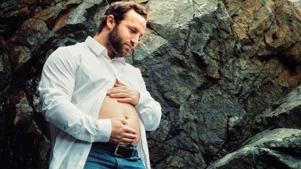 Nick Roberts put his “special talent” to good use earlier this year to create a mock maternity photo shoot for his girlfriend, pregnant with their first child. The photos of him with his “food baby” have gone viral.
