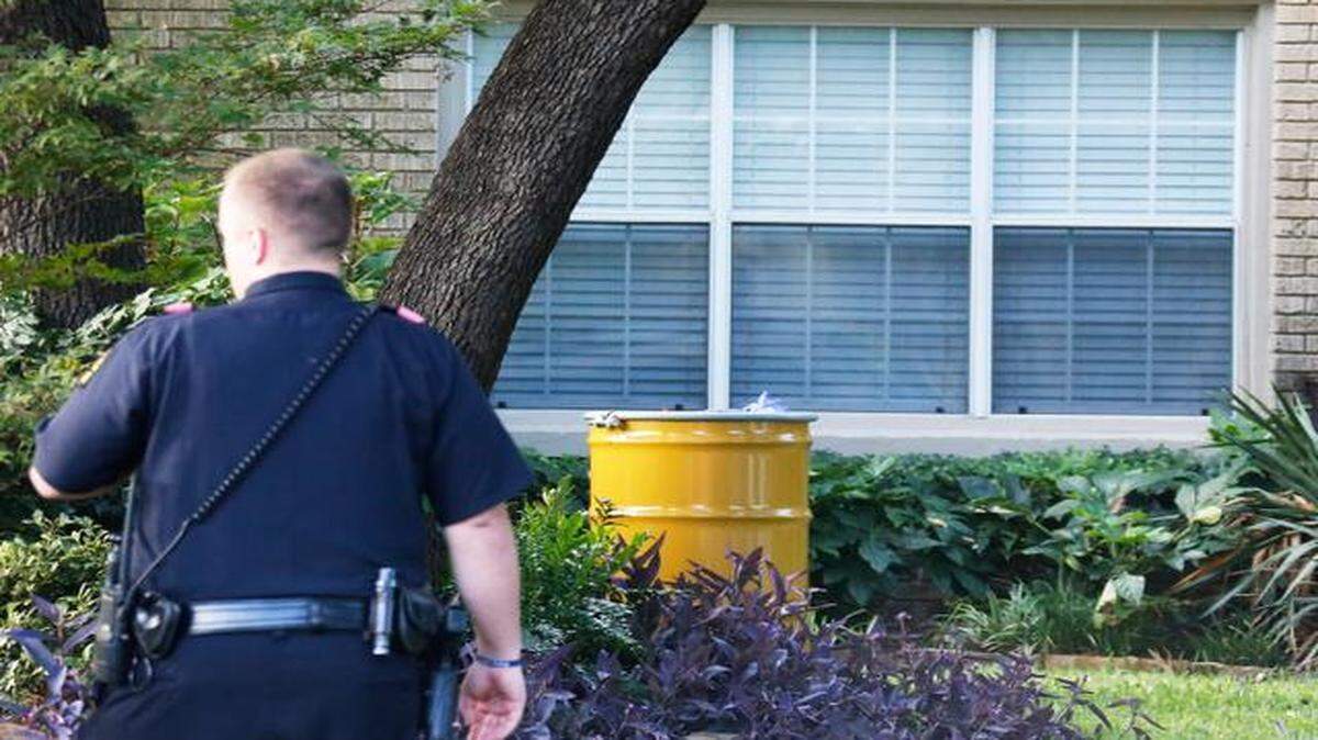 
Dallas police stood guard Sunday outside the apartment of a nurse who has contracted Ebola. A barrel for disposal of hazardous waste sat nearby.
