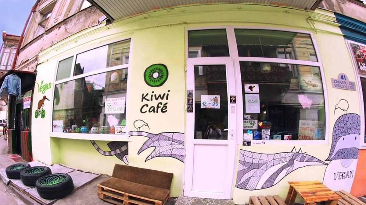 “Neo-Nazi” protesters pelted customers of this vegan cafe with meat and sausages over the weekend. The Kiwi Cafe is located in the former Soviet republic of Georgia.