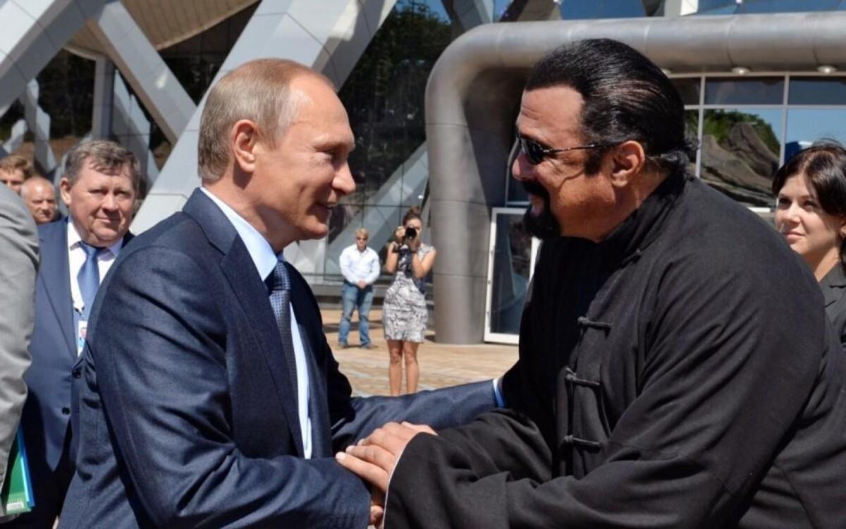 Russian President Vladimir Putin and Steven Seagal shook hands after visiting an oceanarium on Russky Island in the Russian Far East port of Vladivostok in 2015.