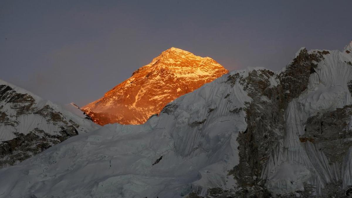 Since Thursday, climbers from Australia, the Netherlands and India, as well as a Sherpa guide, have died on Mount Everest in Nepal, the highest point in the world.