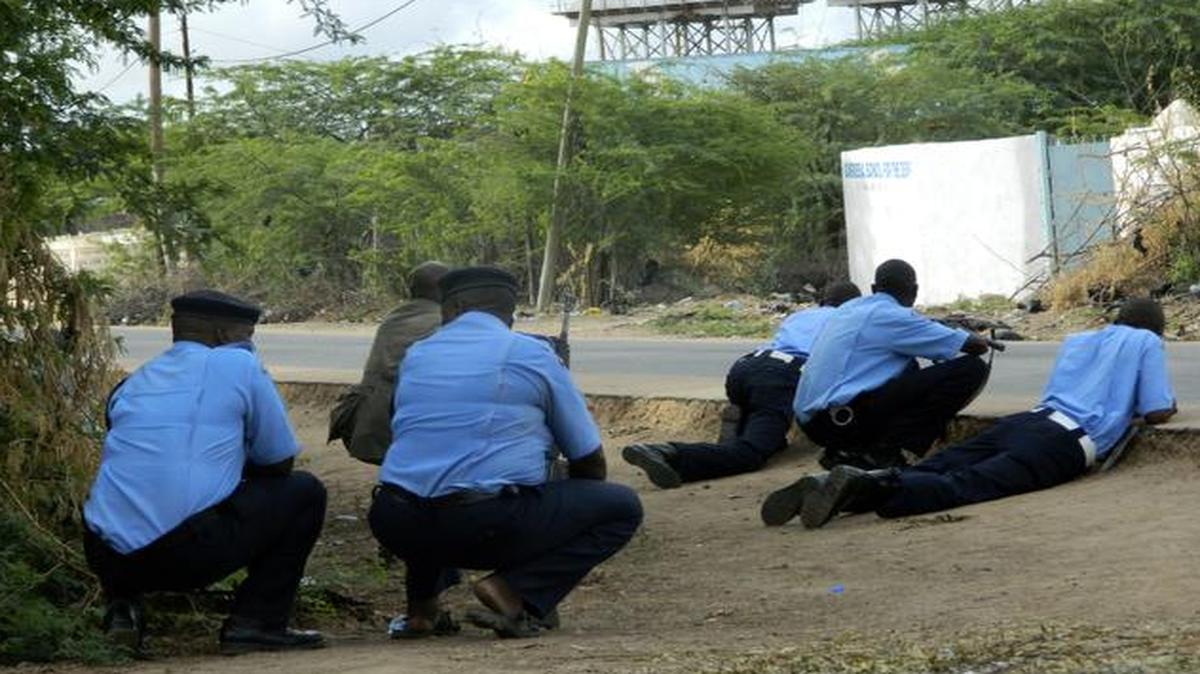 
During Thursday’s attack on Garissa University College, Kenyan police officers took cover outside the school in Garissa, Kenya. 
