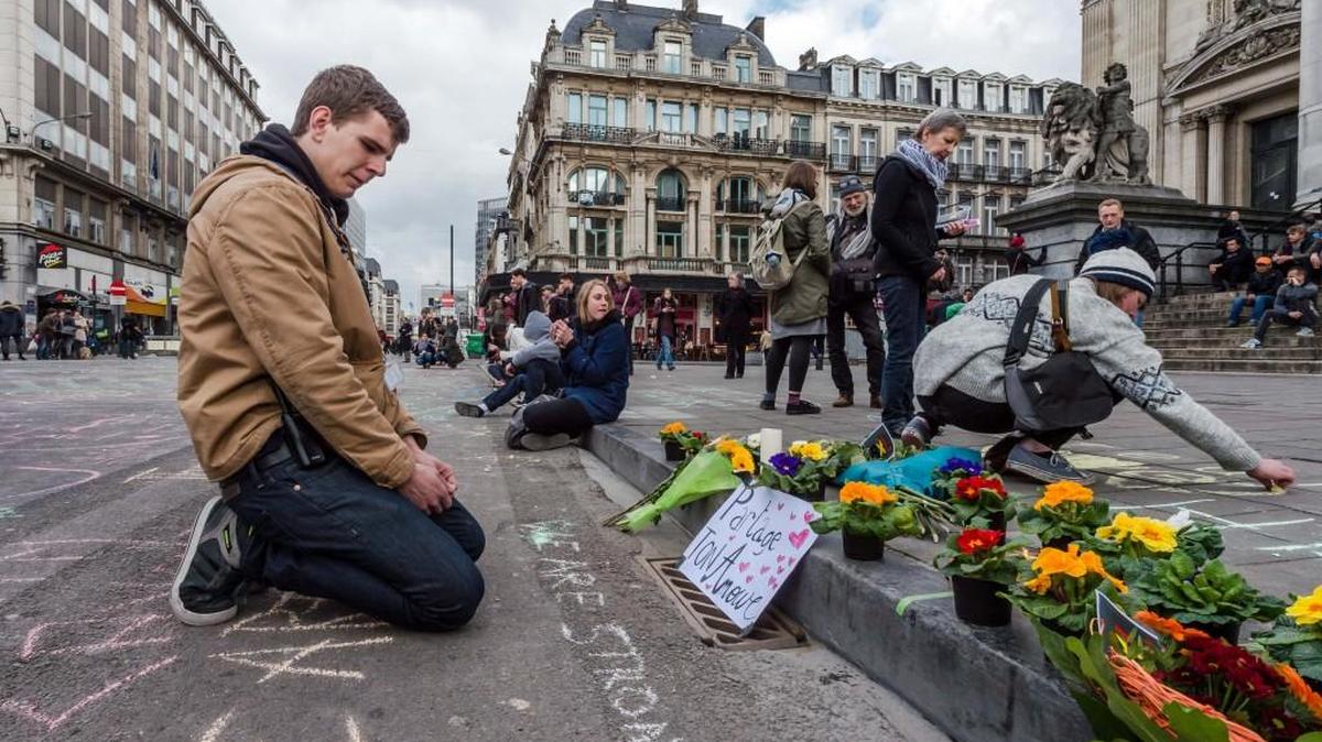 Flowers and messages for victims were placed outside the stock exchange in Brussels on Tuesday. Explosions rocked the Brussels airport and subway system, prompting a lockdown of the Belgian capital and heightened security across Europe.