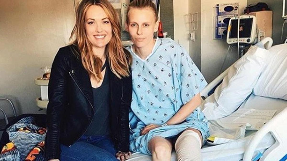 Paralympian snowboarder and double amputee Amy Purdy, left, visited model Lauren Wasser this week after Wasser lost a second leg to toxic shock syndrome.