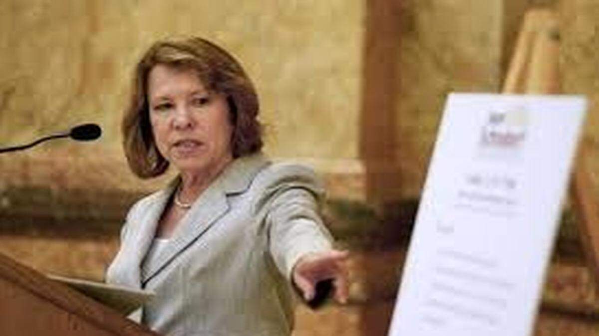 
Democrat Jean Schodorf is tied with a week left in the race for Kansas secretary of state, according to a new SurveyUSA poll.
