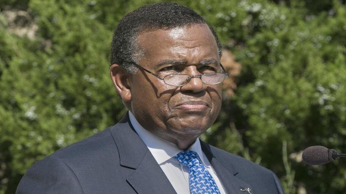 UMKC Chancellor Leo Morton announced Tuesday in a memo that he plans to retire.