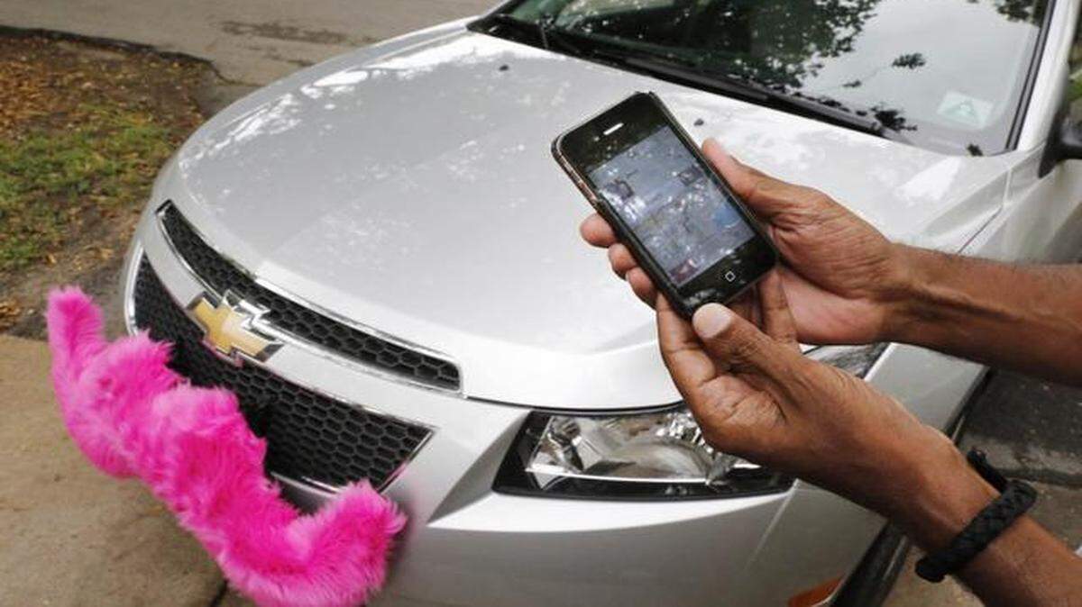 
Lyft officials confirmed that their drivers will temporarily stop driving at noon Friday for up to 60 days while Lyft works with Kansas City to ensure a permanent future for such ride-sharing services.

