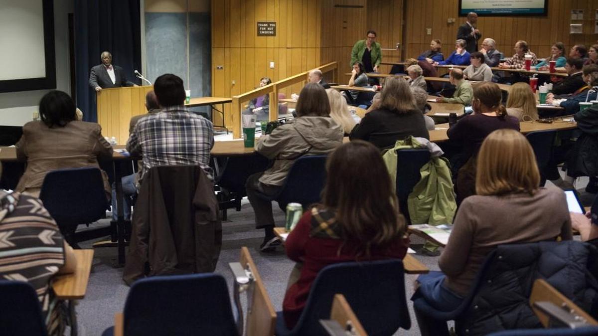 Kansas City Mayor Sly James held a town hall meeting Monday night to discuss the city’s $800 million general obligation bond proposal that will be for voters to decide on the April 4 ballot. The public meeting was held at the Research Medical Center Brookside Campus.