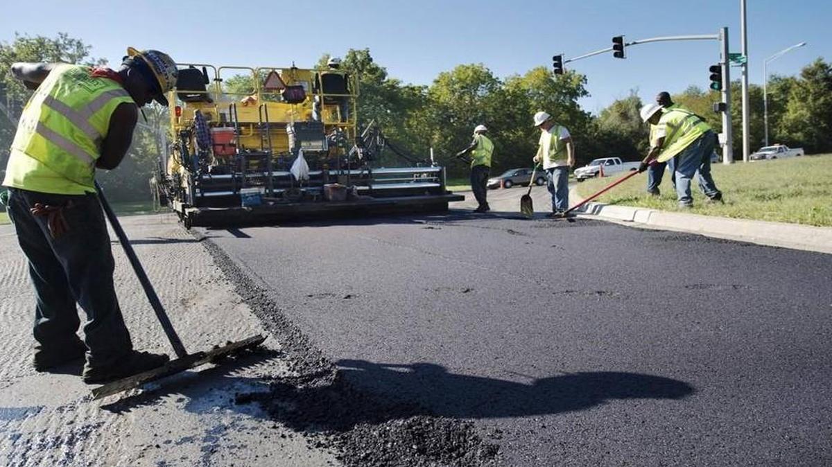 About 100 people attended Thursday night’s forum on Kansas City’s infrastructure bond proposal. If voters approve, the bonds would help with street resurfacing and other basic infrastructure needs.