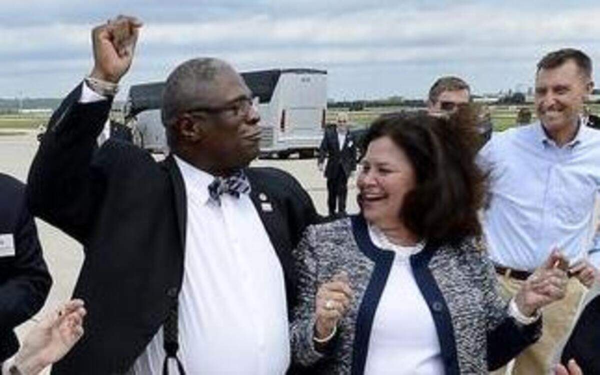 
Within minutes of the arrival of the Republican National Convention Site Selection Committee in Kansas City earlier this month, Mayor Sly James danced on the tarmac with Enid Mickelsen, the national committeewoman and former congresswoman, who is the chairwoman of the selection committee. The group arrived at Charles B. Wheeler Downtown Airport, and was greeted by the mayor, dignitaries and the Schlagle High School Band.
