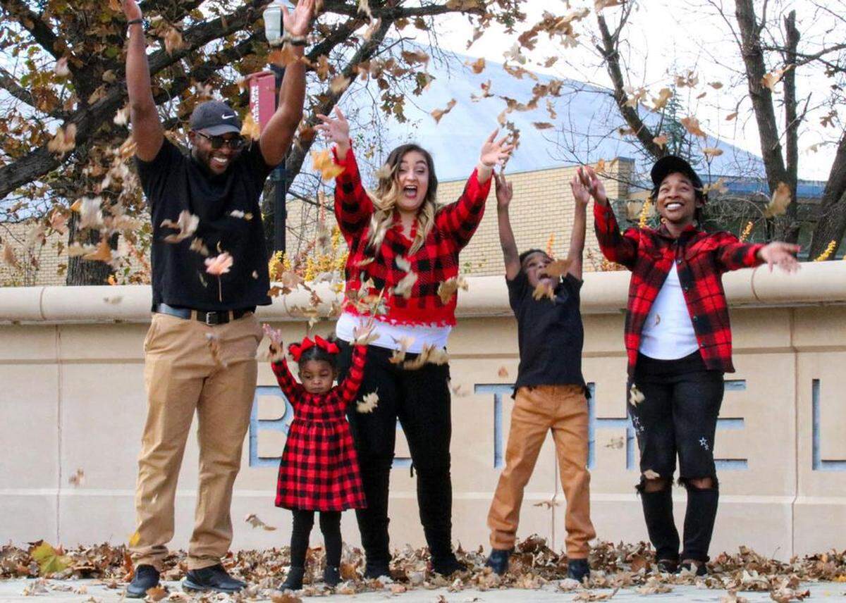 Robyn Whitnee Lucas (center) with her husband, daughter, sister-in-law and nephew.