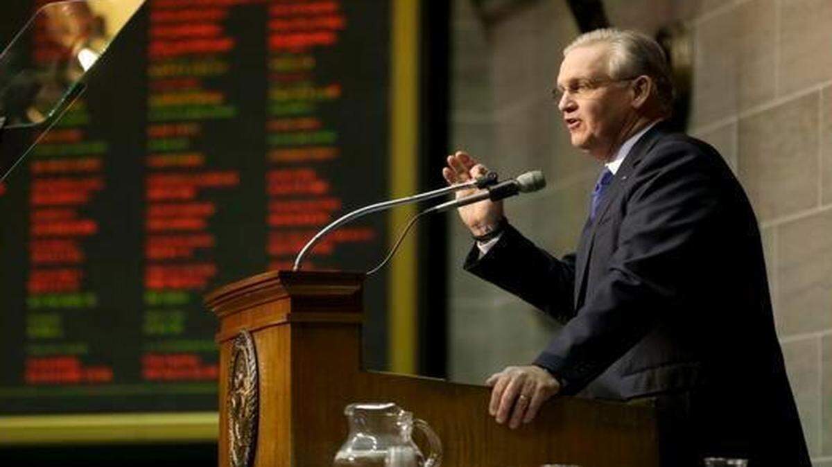 
Gov. Jay Nixon on Wednesday night delivered his State of the State speech to a joint session of the Missouri General Assembly in Jefferson City, laying out an $8.6 billion spending plan and urging lawmakers to spend more on aid to colleges and local school districts. 
