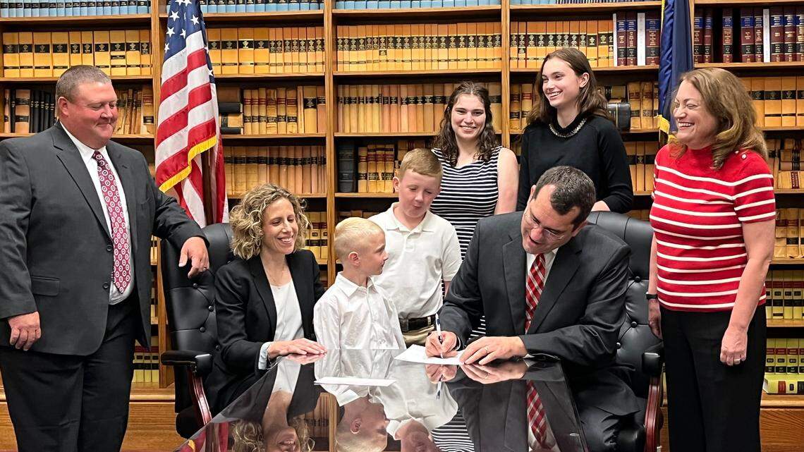 Kansas Attorney General Derek Schmidt files for governor alongside his running mate Katie Sawyer.