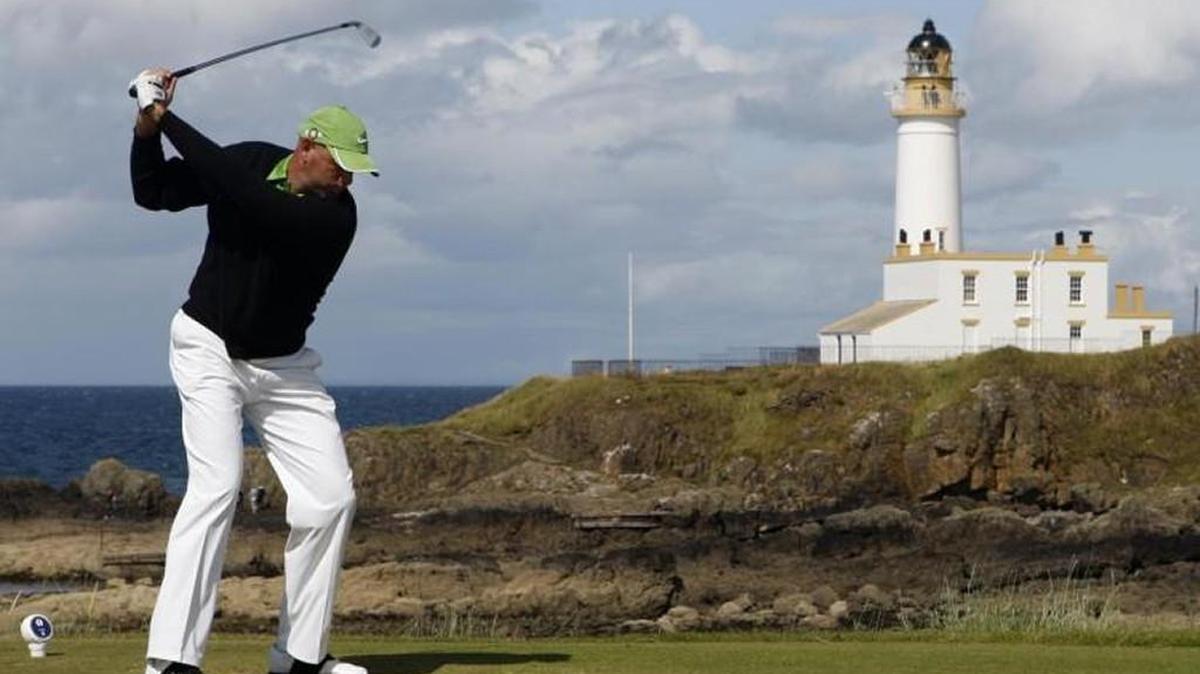 Stewart Cink tees off during the 2009 British Open at Turnberry