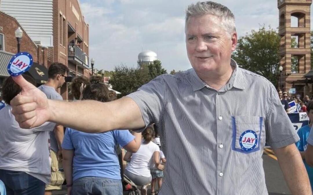 Jay Sidie, the Democratic candidate in Kansas’ 3rd District congressional race, was told to leave the parking lot of an early voting site Saturday after trying to campaign to close to a polling place. According to Kansas law, people cannot try to persuade voters to vote for a candidate within 250 feet of a voting site.