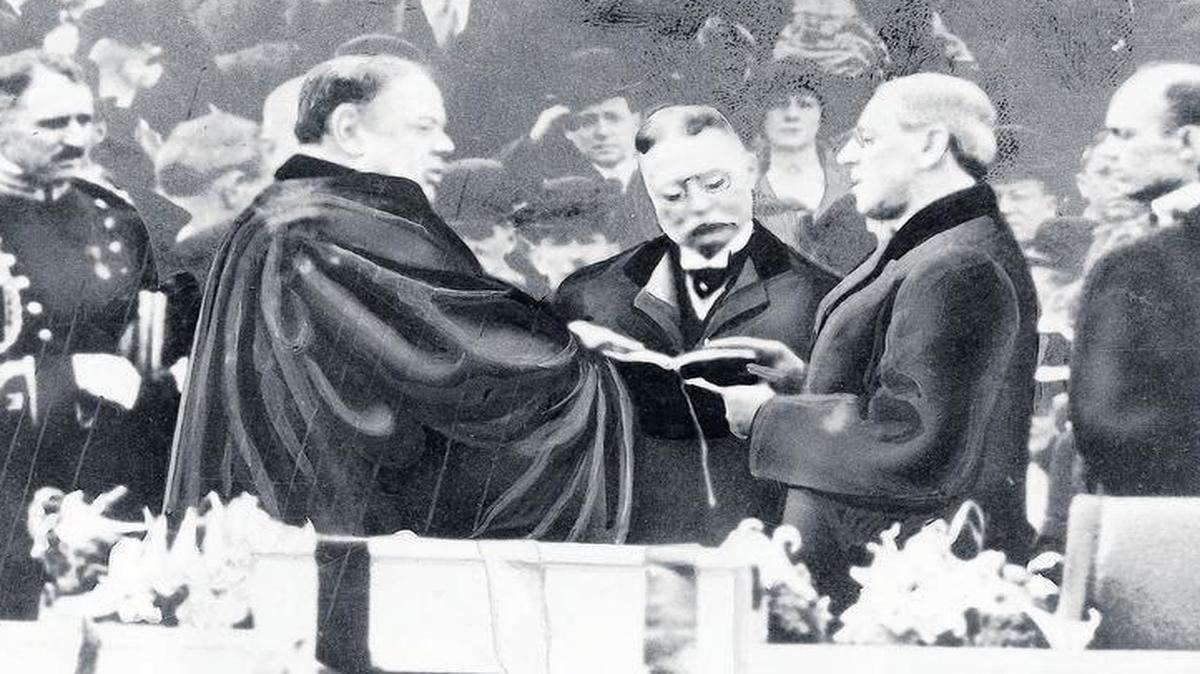 Democrats nominated Woodrow Wilson for the presidency in 1912 even though he had never held office, and he won. On March 4, 1913, he took the oath of office from Chief Justice Edward D. White.