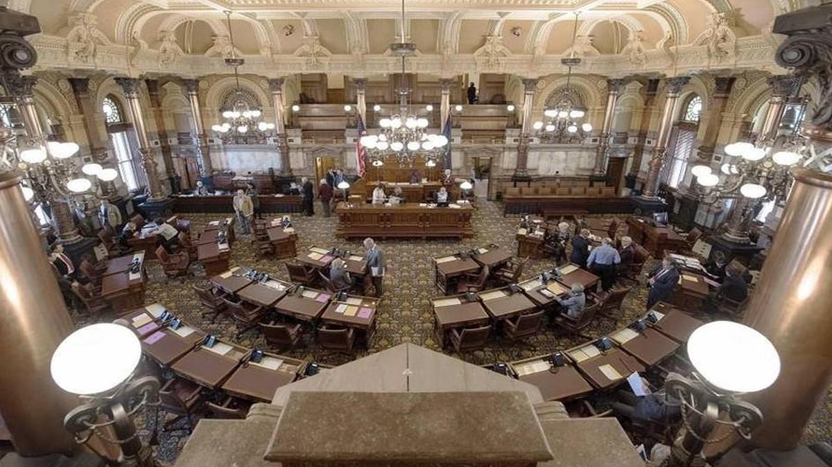 Kansas Gov. Sam Brownback’s proposal to raise taxes on alcohol and tobacco products failed in the Senate on Tuesday.