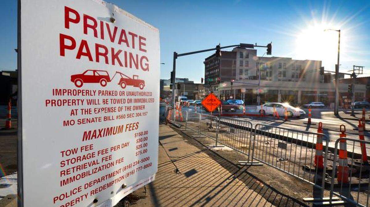 
Many Crossroads district parking lots are private, such as this one north of 19th and Main streets. The private lots are a sore spot for some nearby businesses, which say they need places for their customers to park and wonder whether private lots could be shared. On Tuesday, drivers navigated the maze of construction for the streetcar line being installed on Main.
