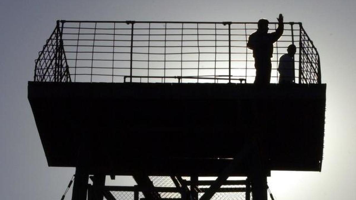 An observation tower at Shawnee Mission Park was a popular place on Christmas Day in this 2002 file photo. The tower, originally built in 1964, was deemed unsafe in January and closed to the public. The Johnson County Parks & Recreation Board of Commissioners delayed building a new tower Wednesday, Nov. 15, during a meeting and instead will build an observation deck at Kill Creek Park in Olathe.