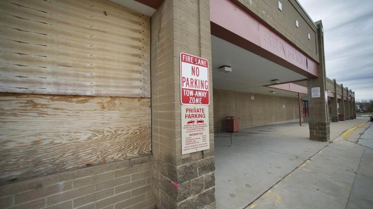 Kansas City will buy the Linwood Shopping Center with an eye toward redevelopment of the property at Linwood Boulevard and Prospect Avenue.
