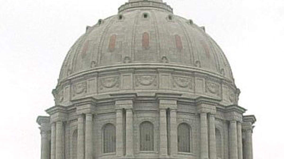 
Missouri law states that a gift can be reported to a group — such as a committee, legislative chamber or the entire 197-member General Assembly — if all of the members of that group are “invited in writing.”
