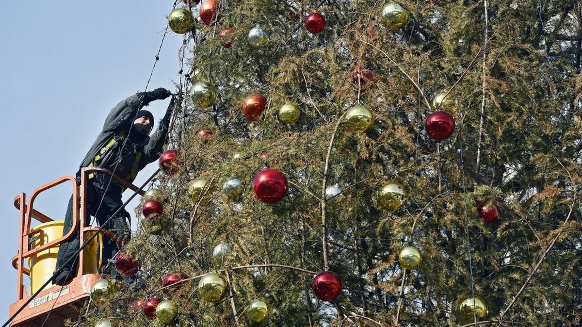 The Mayor’s Christmas Tree Fund is one of Kansas City’s oldest holiday traditions, dating to 1878. It is best known for the Christmas tree lighting ceremony every year on the day after Thanksgiving. Roby Beebe helped with the 2014 Mayor’s Christmas Tree at Crown Center Square.