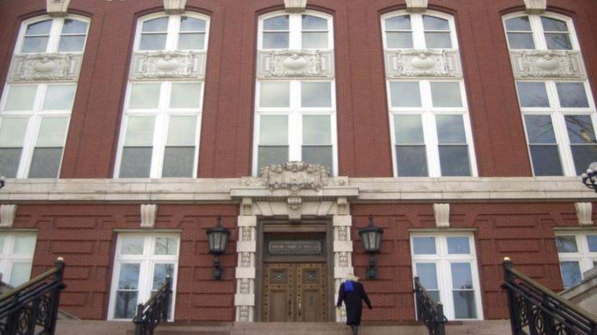 
The Missouri Supreme Court brushed by the legislature’s limits on punitive damages this week, saying they don’t apply to a $1 million verdict a jury awarded to an Excelsior Springs woman. The woman, Lillian M. Lewellen, received the judgment in 2012 after she was defrauded by car dealer Chad Franklin.
