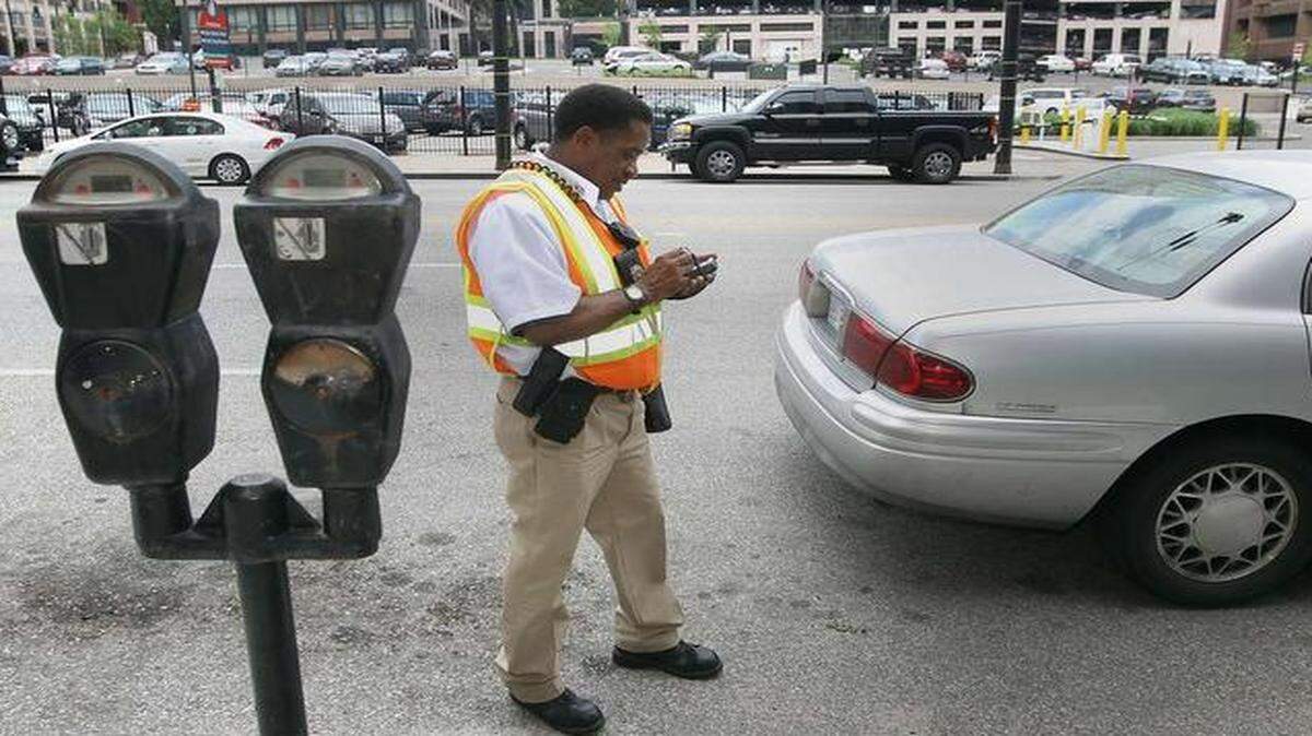 
Kansas City is setting in place a policy to encourage towing the cars of people with three or more unpaid tickets.
