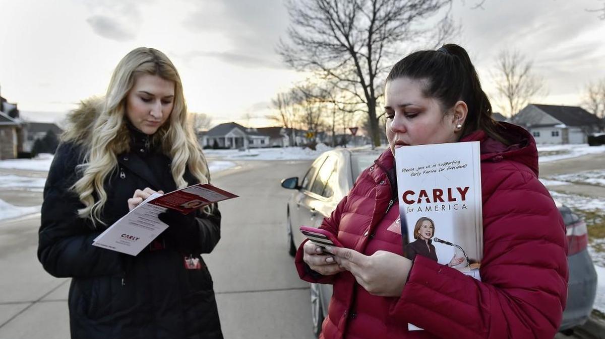 In a West Des Moines neighborhood, Carly Fiorina backers Anna Tarnawski (left) and Christy Paavola went canvassing.