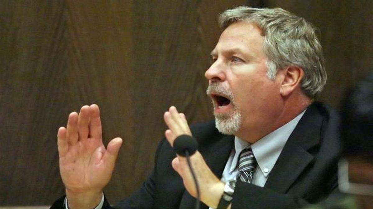 
Councilman Ed Ford, chairman of the Planning, Zoning and Economic Development Committee, said he wants to make sure Kansas City can mount an effective legal argument and prevail in court against the state of Missouri before voting on a rule requiring a “living wage” in the city.
