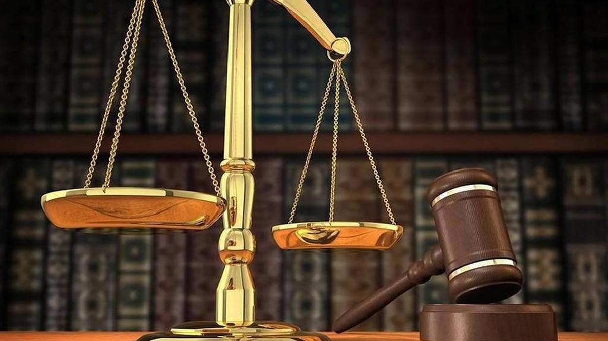 About 25 public defenders filled a courtroom in the Jackson County Circuit Court Thursday to support Ruth Petsch, the head of the Kansas City public defender’s office, as she argued to a judge that her office couldn’t take any more cases.