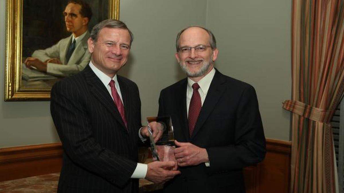 
U.S. Chief Justice John Roberts (left) on Thursday presented the William H. Rehnquist Award from the National Center for State Courts to Judge Steve Leben of the Kansas Court of Appeals. The ceremony took place at the U.S. Supreme Court in Washington, D.C.
