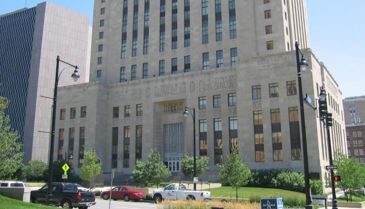 Jackson County and the firm responsible for asbestos removal during renovation of the Jackson County Courthouse have agreed to an $80 million settlement rather than go to trial, which was set to begin this week.