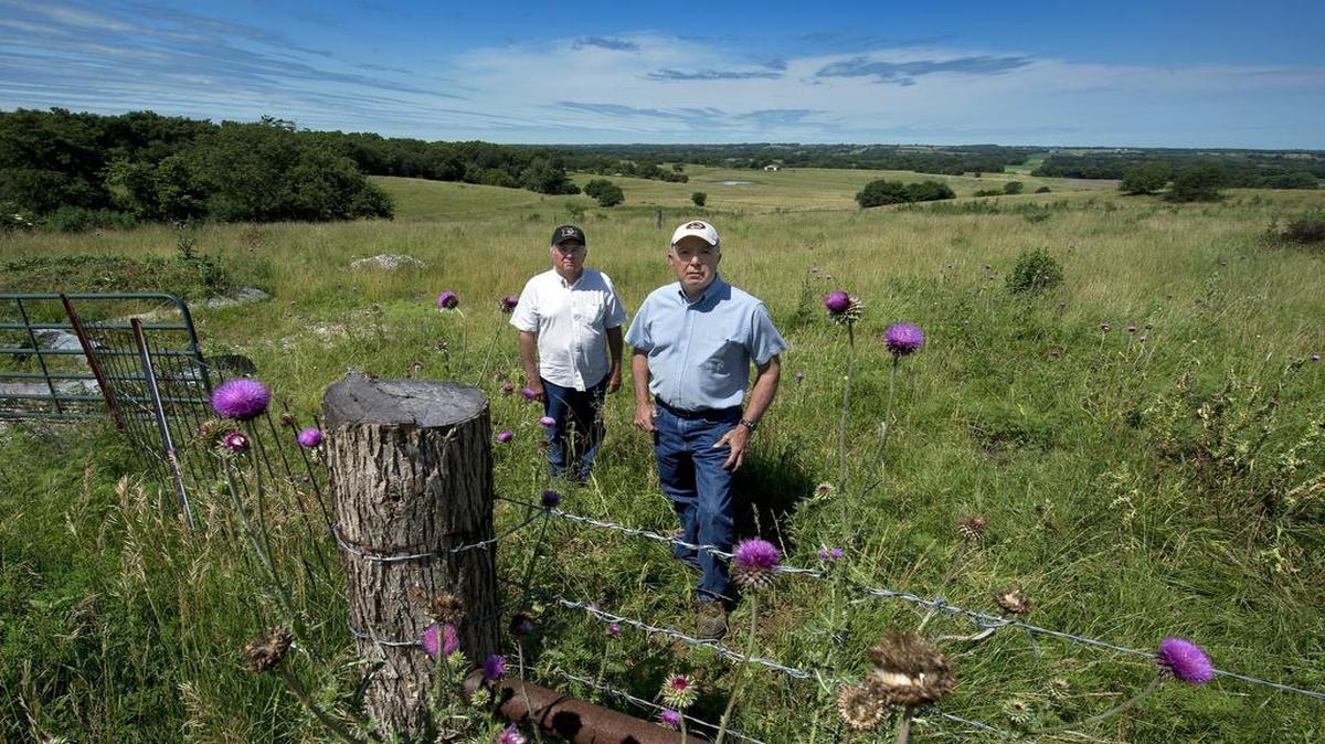 
Brothers Weldon (left) and Loren Sprouse fought against a high-voltage transmission line that Clean Line Energy wanted to erect across their property south of Braymer, Mo. The “Grain Belt Express” project would have carried wind-generated power to the east from Kansas. The Missouri Public Service Commission rejected the plan Wednesday.
