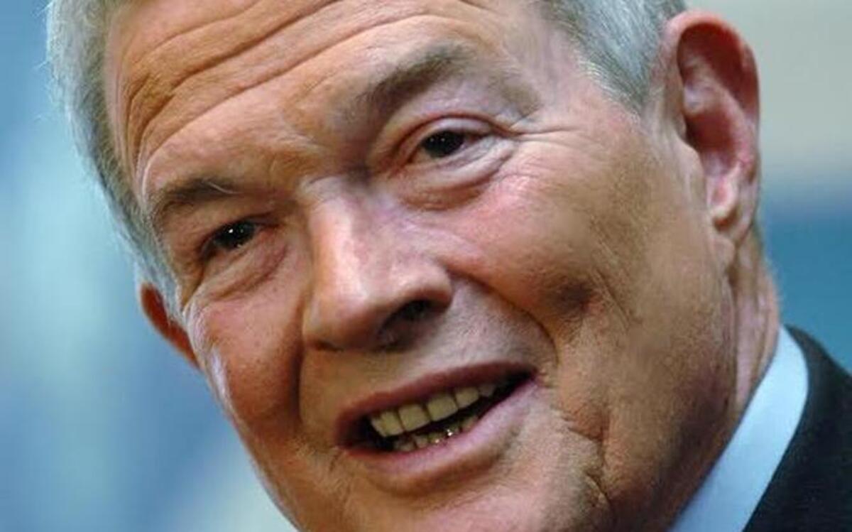 Former U.S. Sen. Kit Bond is putting his central Missouri mansion up for sale.