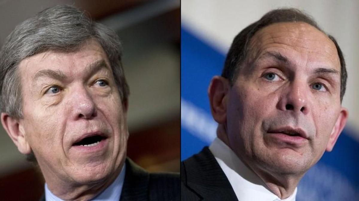 U.S. Sen. Roy Blunt, left, and Veterans Affairs Secretary Robert McDonald