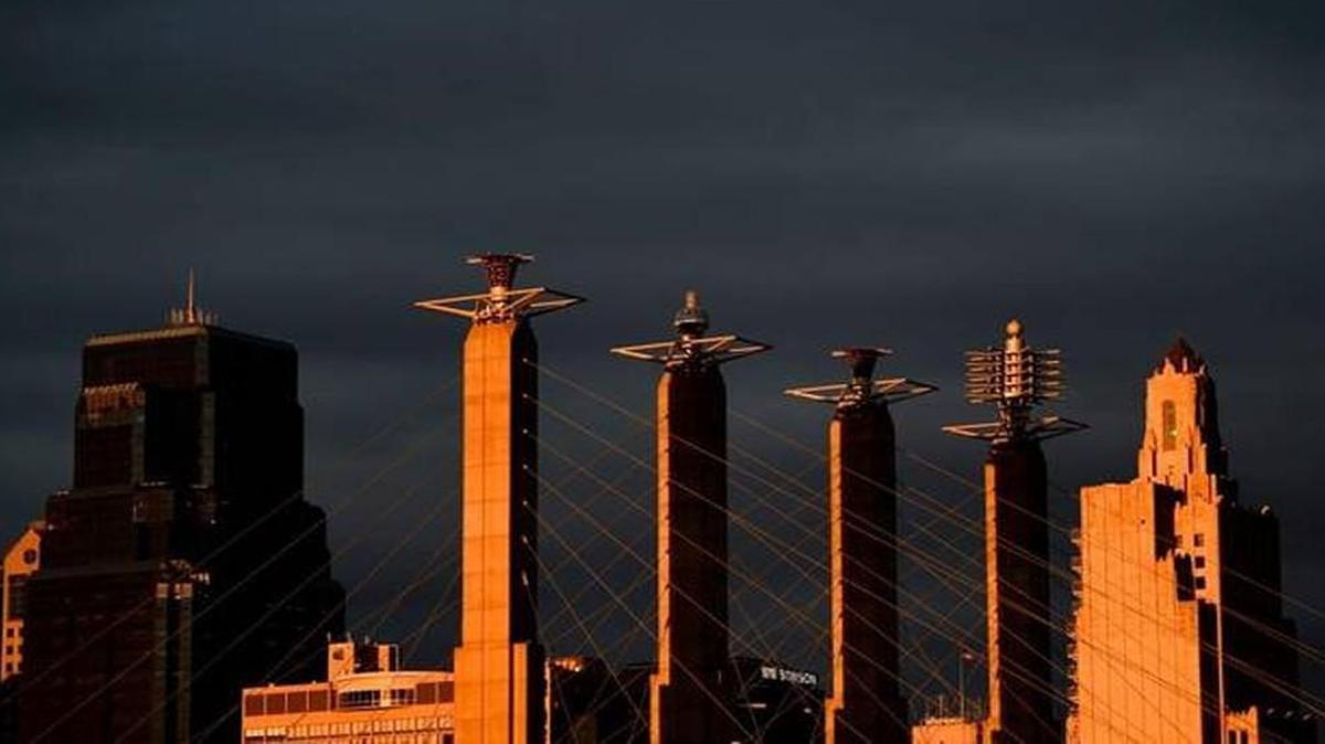 The largest Sky Station sculpture will be removed for repairs early Sunday morning in a process that will close some downtown streets and ramps.