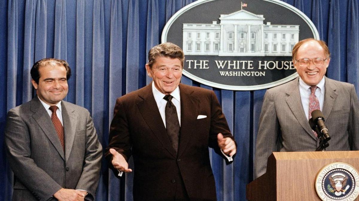 On June 17, 1986, President Ronald Reagan announced the nomination of Antonin Scalia to the Supreme Court as a result of Chief Justice Warren E. Burger’s resignation. William Rehnquist is at right.