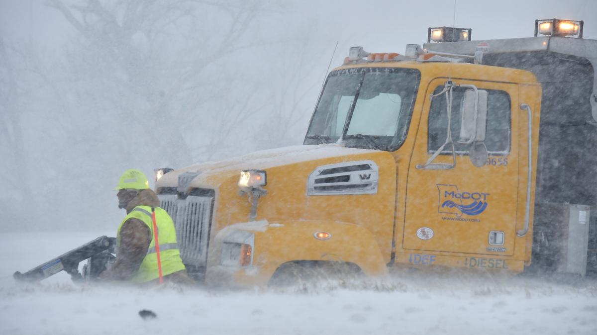 Why is storm hitting KC blizzard-like, not a ‘blizzard’? Winter weather terms, explained
