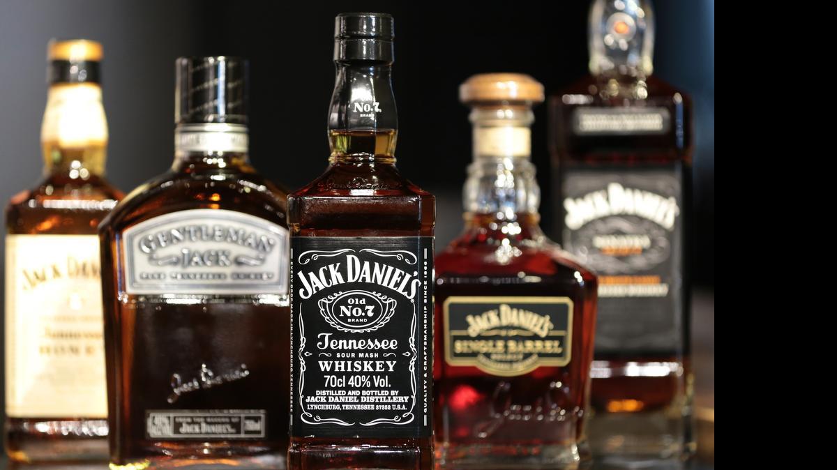 
Some employees in liquor establishments won’t need liquor cards anymore, but the mandate still applies for bartenders, waiters and others who deal with customers.

