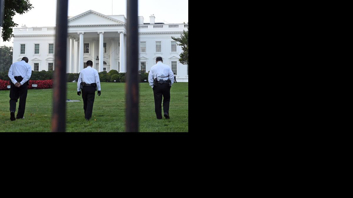 
Uniformed Secret Service officers walk along the lawn on the North side of the White House in Washington, Saturday, Sept. 20, 2014. 
