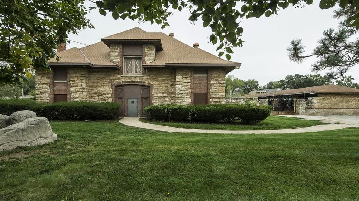 
The former park maintenance building in Gillham Park will again house horses.

