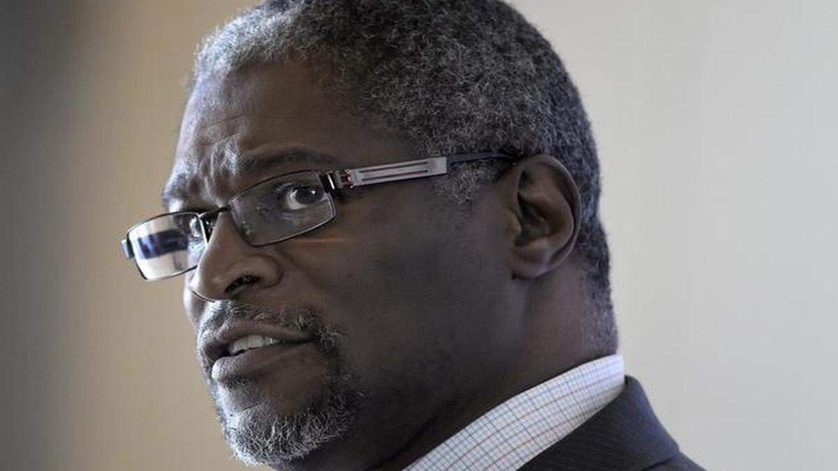 
“This is an important and complex issue that has major impact on our citizens and the business community, so the entire City Council should be engaged in the important discussion of whether and how to implement a living wage in Kansas City,” Mayor Sly James said Monday in a news release after he reassigned a proposal that would raise raise the city’s minimum wage to the full council, which sets the stage for more extensive debate and hearings. 
