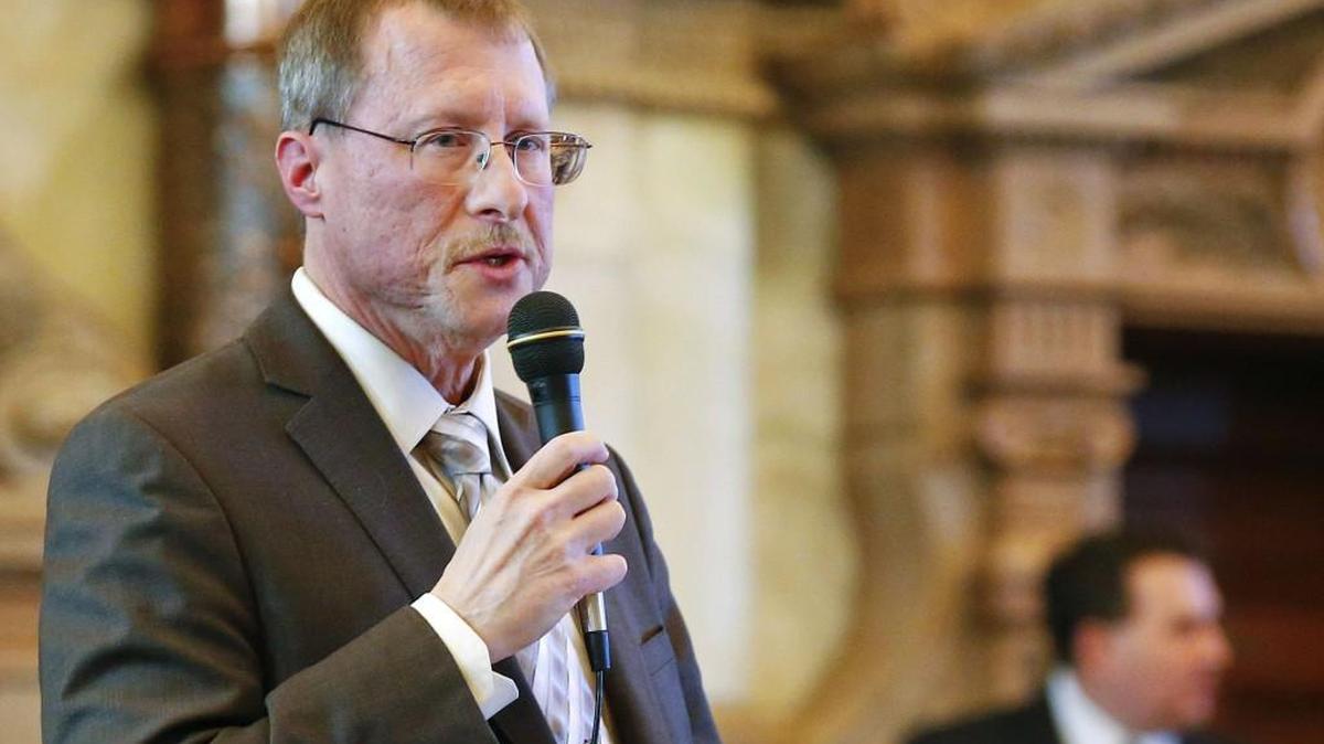 Kansas Sen. Mitch Holmes, a St. John Republican, has apologized for his dress code guidelines.