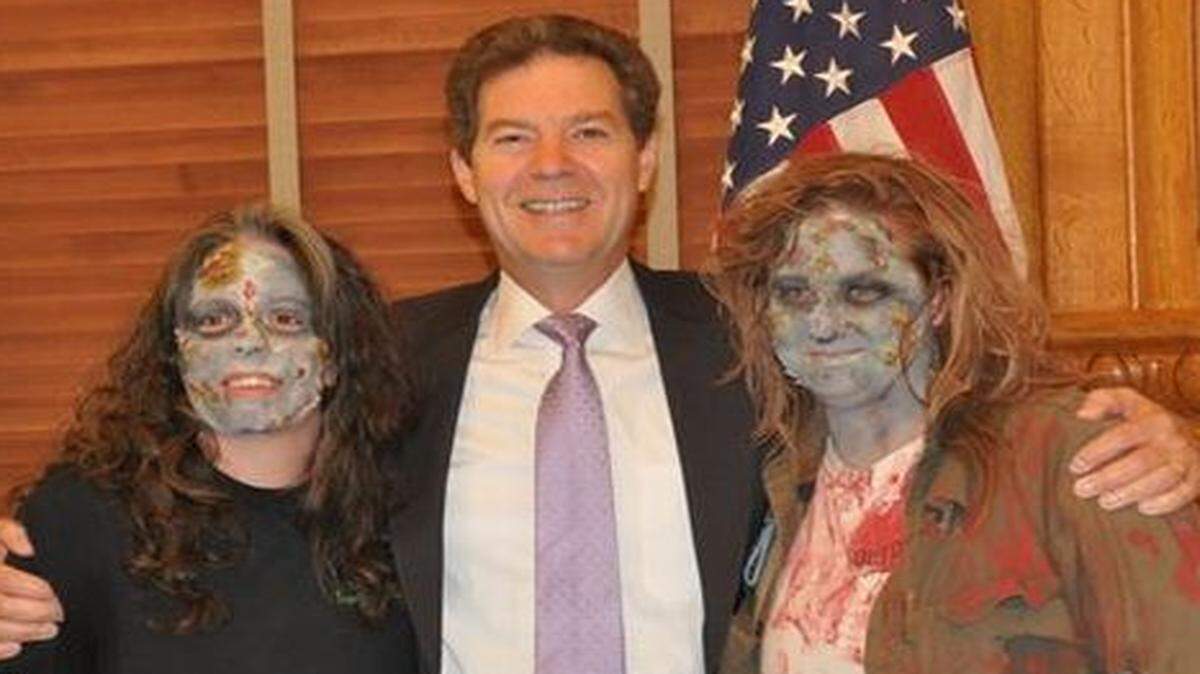 
Kansas Governor Sam Brownback will sign a proclamation designating October as Zombie Preparedness Month on Sept. 26 
