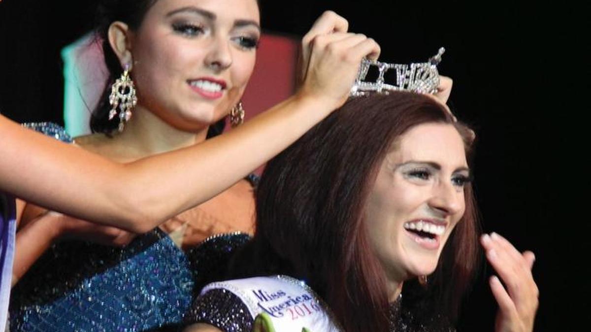 Miss Missouri 2016 Erin O’Flaherty was crowned Saturday in Mexico, Mo., by Miss Missouri 2015 McKensie Garber and 2016 Miss Missouri’s Outstanding Teen Christina Stratton.